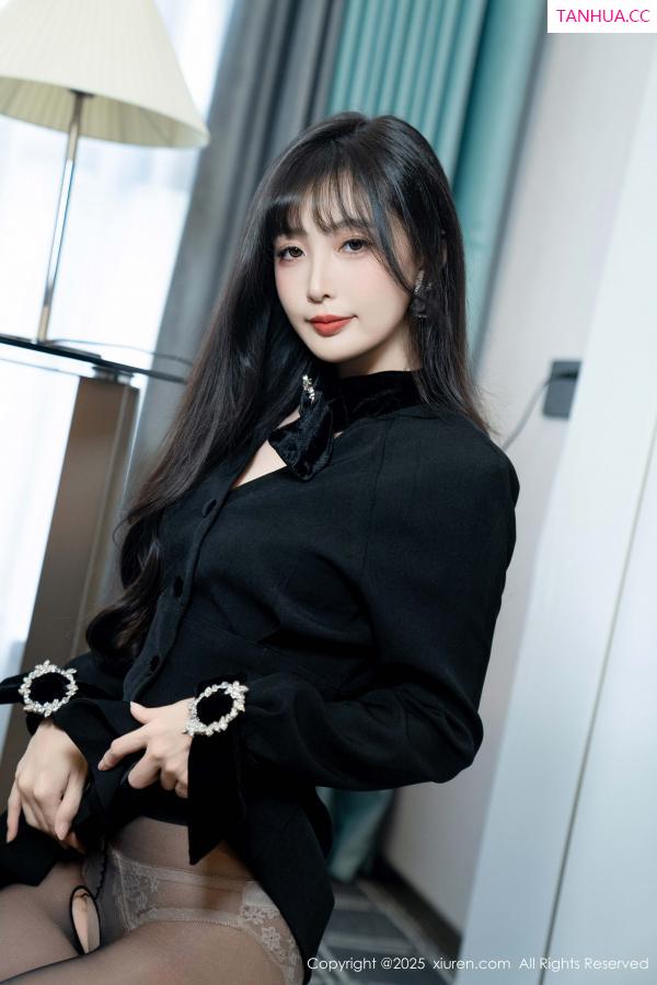   [XiuRen]高清写真图 2025.02.21 No.9918 樱桃小阑子 黑丝美腿第25张图片